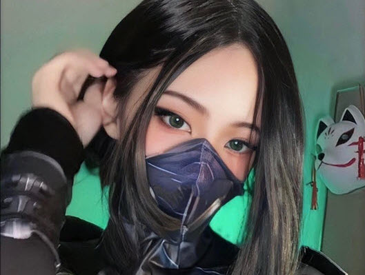 cosplayer đặc vụ valorant