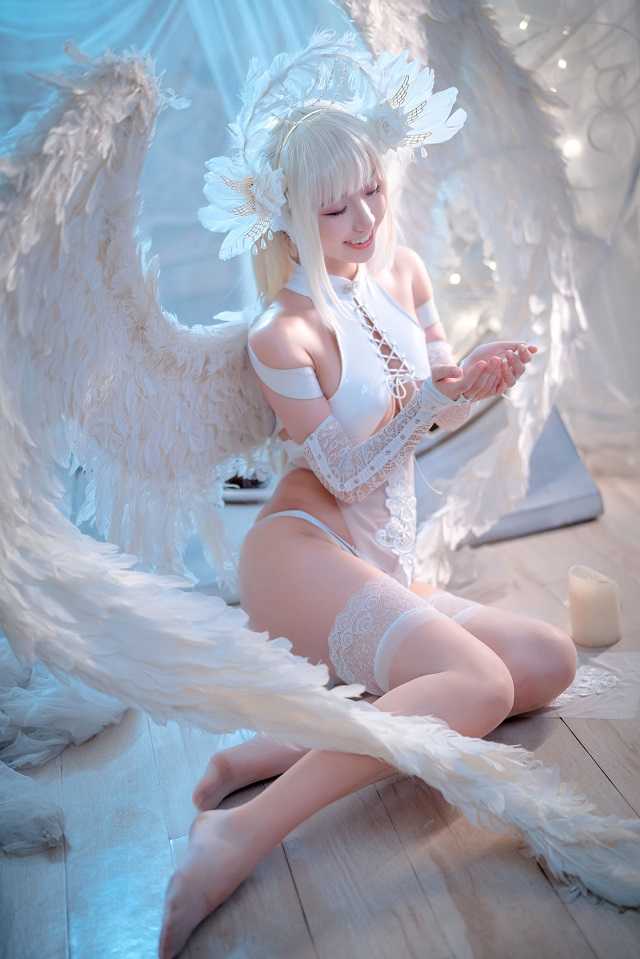 Kurokawa cosplay trang phục thiên thần