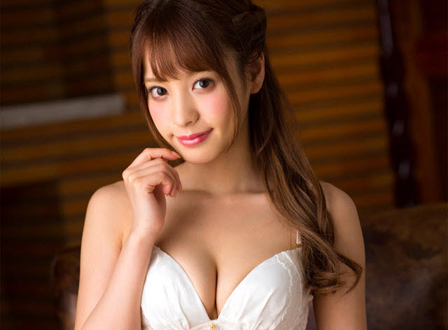 Kana Momonogi